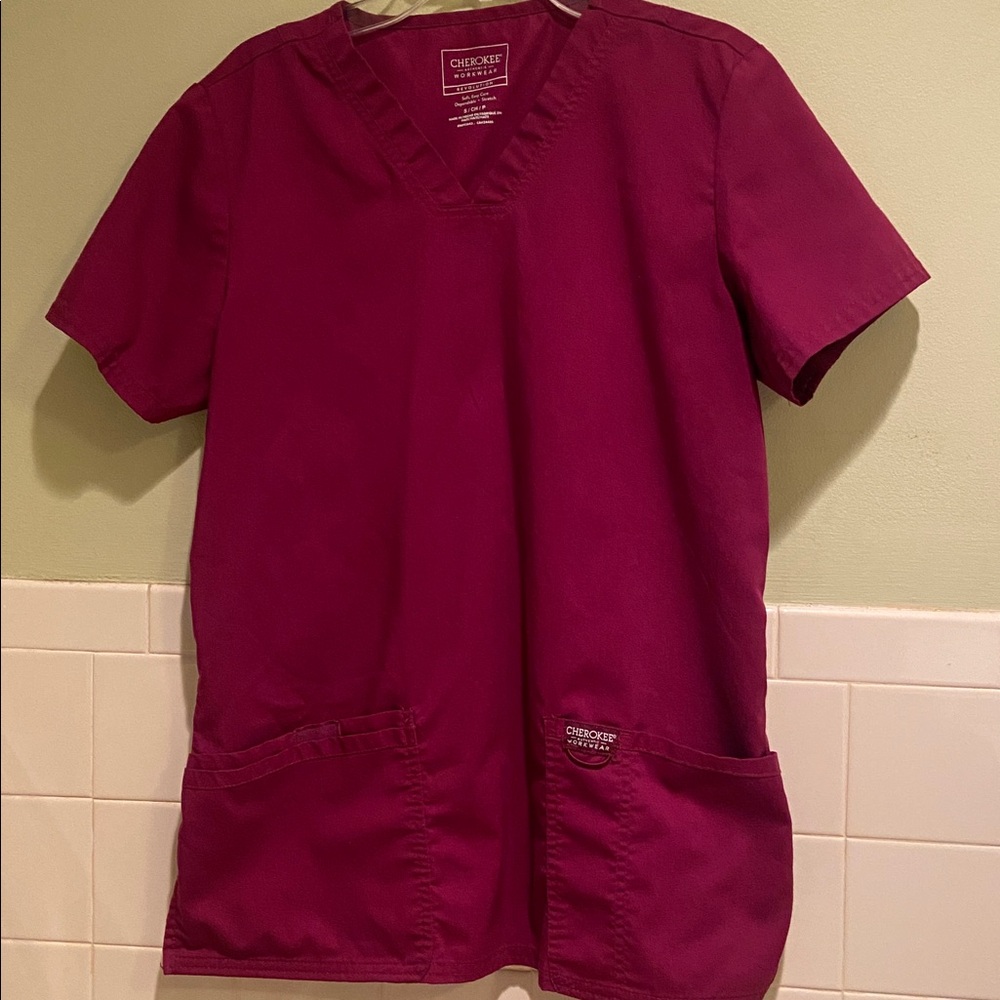 🩷Burgundy/magenta Cherokee Workwear scrubs, Size Small